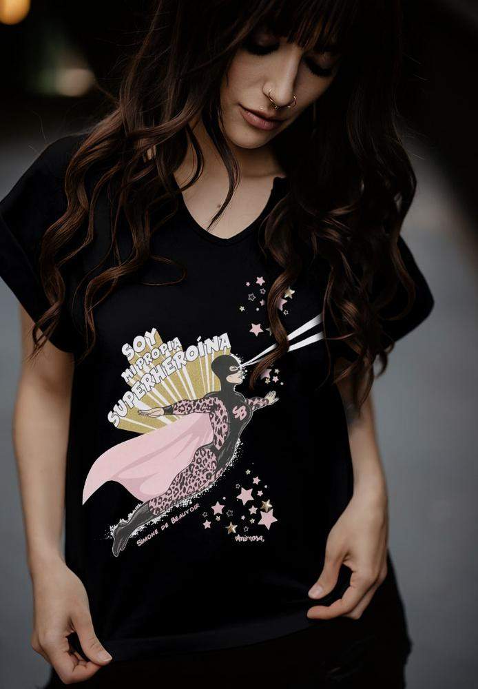 CAMISETA NEGRA SUPERHEROINA