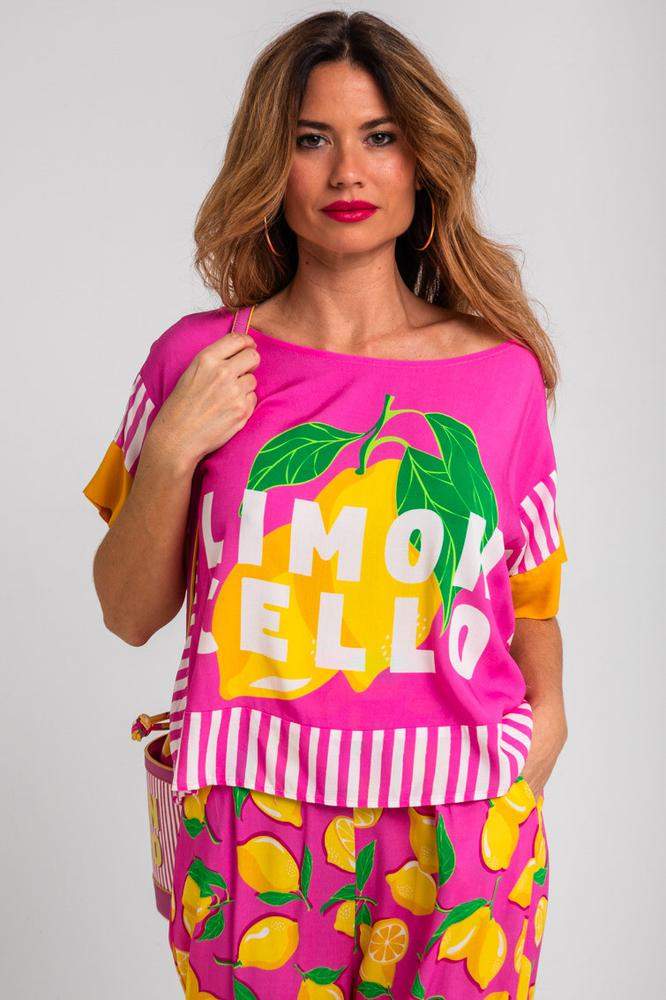 Blusa de corte cuadrado rosa con texto limoncello