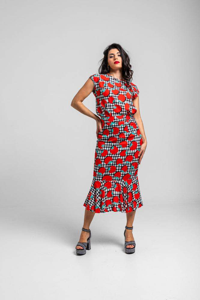 Blusa sin sisa de tomates y vichi blanco y negro