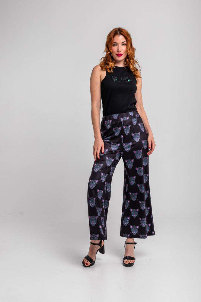 Pantalón flare elástico negro con panteras 
