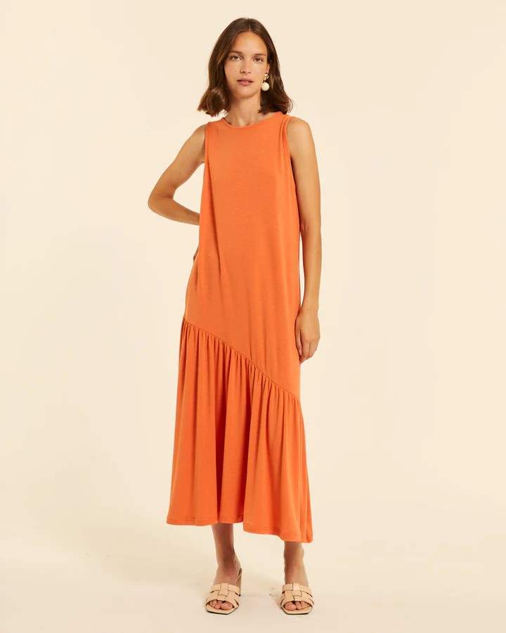 Vestido maxi con volante asimétrico peach