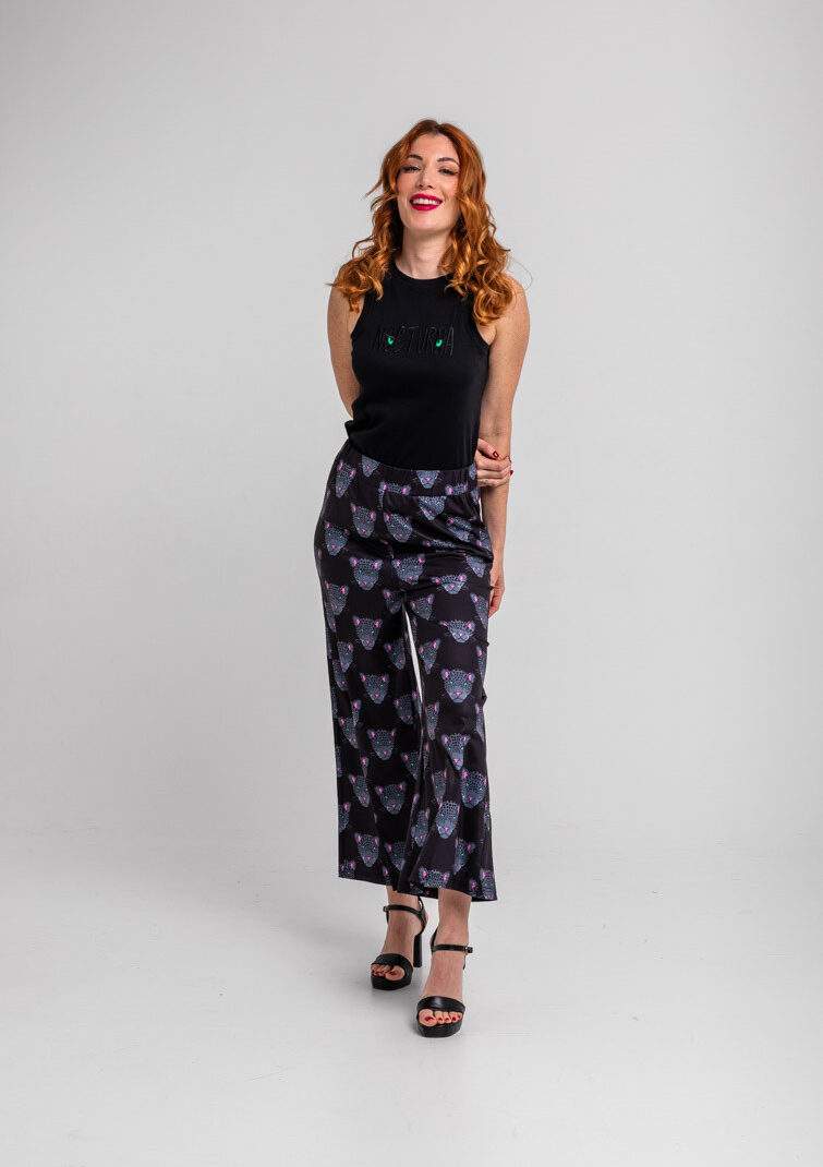 Camiseta escote nadador negra ácida con pantera -