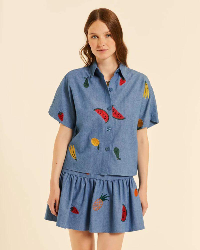 Camisa denim con bordados