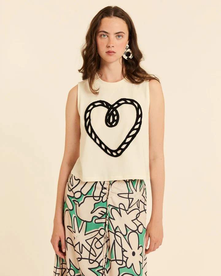 Top con relieve corazón