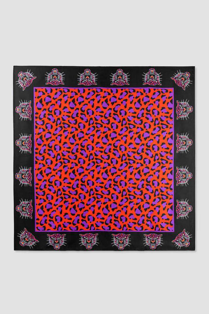 Pañuelo 120x120 - Animal Instinct
